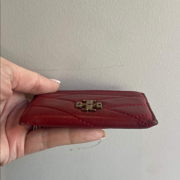 Tory Burch Red Quilted Leather Card Holder with Gold Logo - Picture 4 of 6
